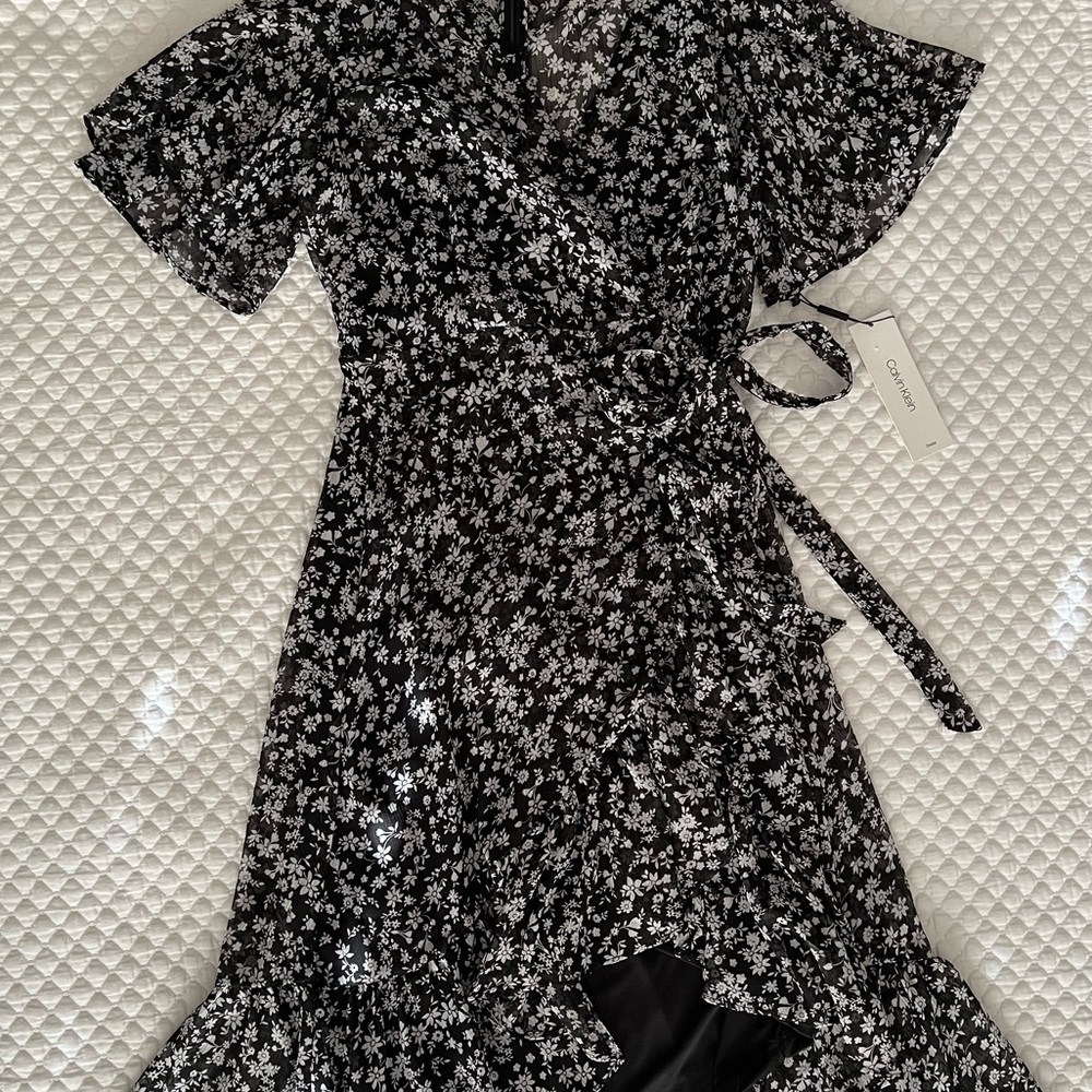 Calvin Klein FLORAL-PRINT Faux-Wrap Dress in Black/Cream